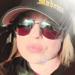 Meet your Posher, Felicia